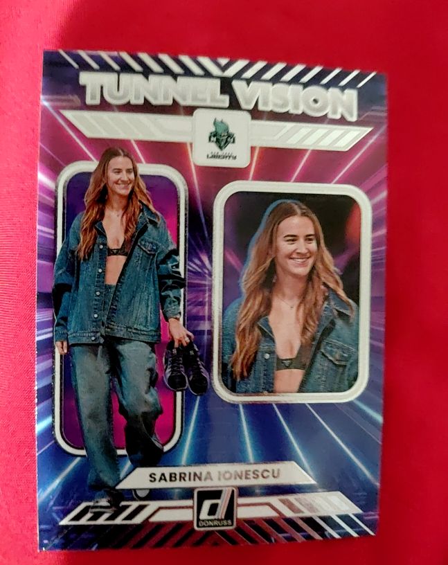 2025 Panini Donruss WNBA #10 Sabrina Ionescu Tunnel Vision — front