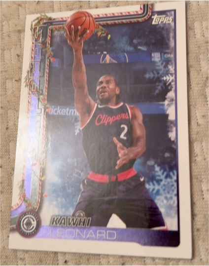 2025-26 Topps Holiday #H112 Kawhi Leonard — front