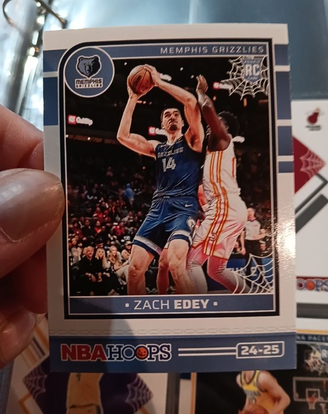 2024-25 Panini Haunted Hoops #256 Zach Edey — front