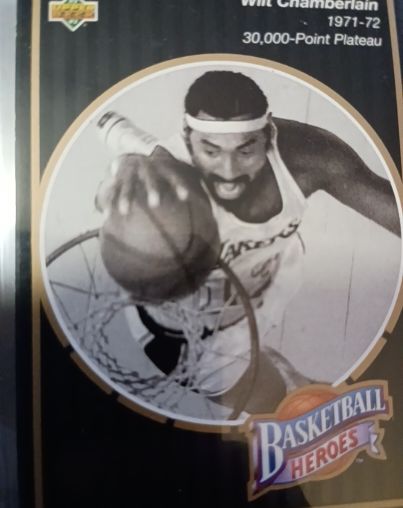1992-93 Upper Deck Basketball Heroes #16 Wilt Chamberlain — front