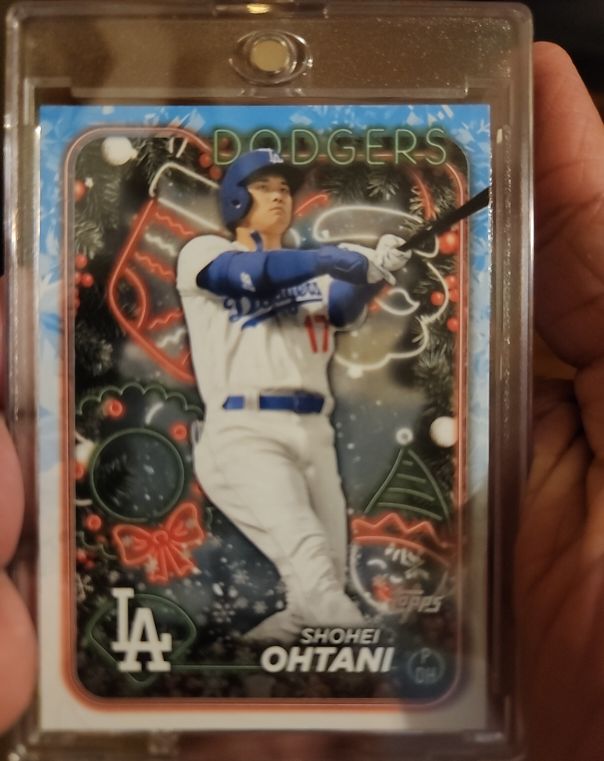 2024 Topps Holiday #H1 Shohei Ohtani — front