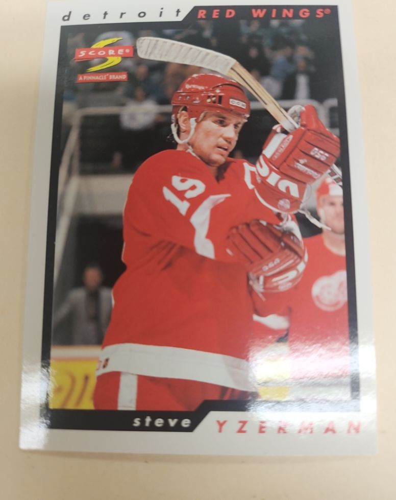 1996-97 Score #60 Steve Yzerman — front
