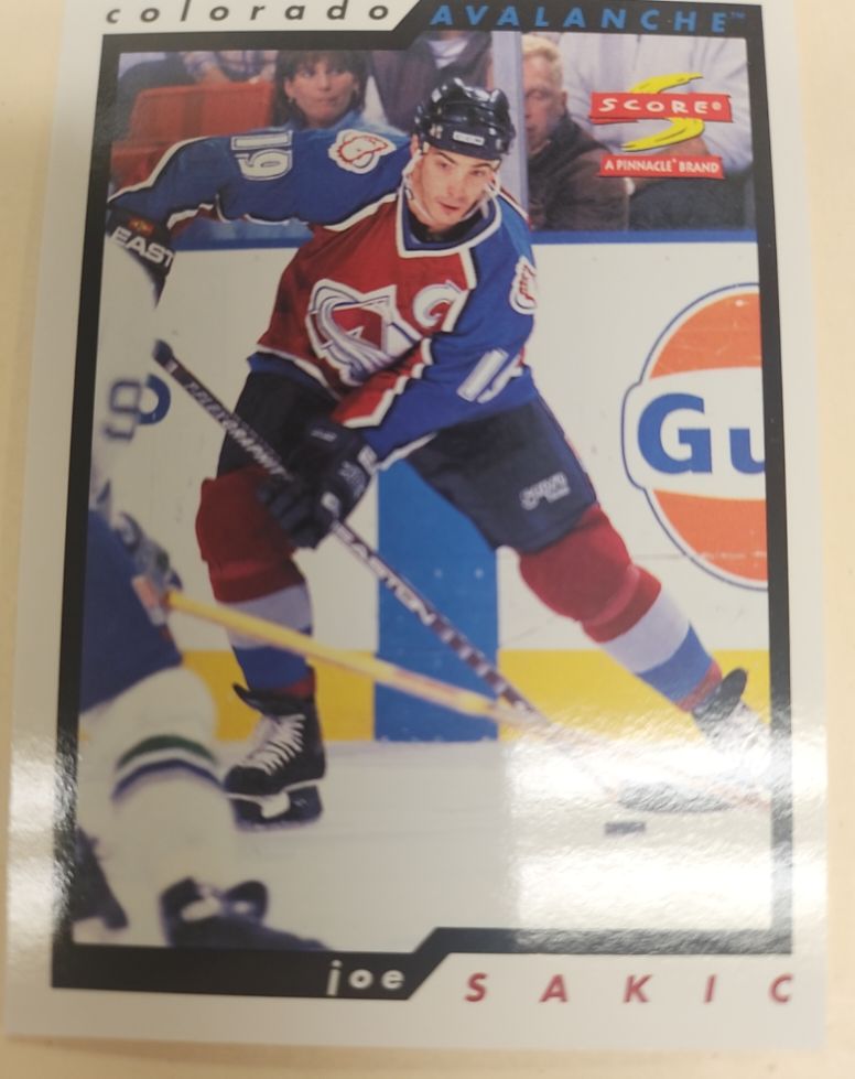 1996-97 Score #9 Joe Sakic Colorado Avalanche — front