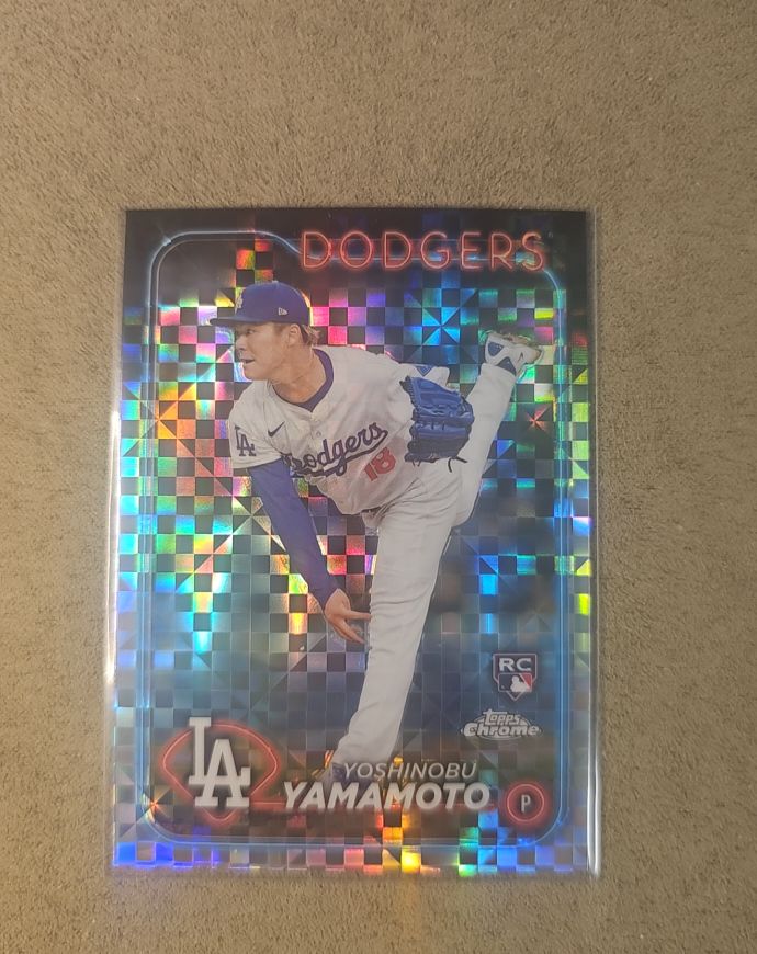 2024 Topps Chrome #18 Yoshinobu Yamamoto — front
