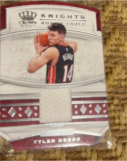 2019-20 Panini Crown Royale Knights of the Round Table #23 Tyler Herro Rookie — front