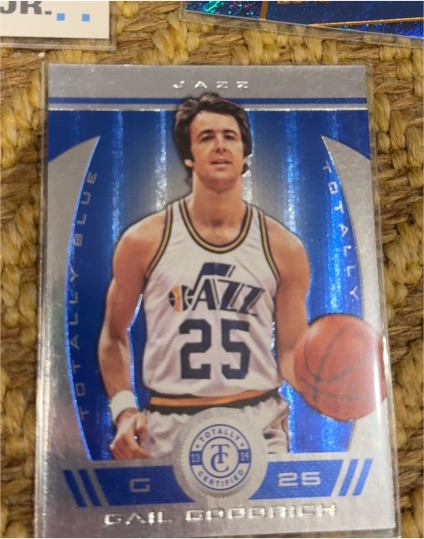 2013-14 Panini Totally Certified #286 Gail Goodrich — front