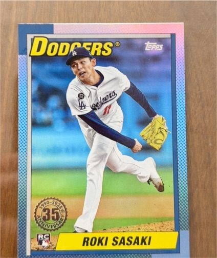2025 Topps Update #U90-11 Roki Sasaki 1990 Topps 35th Anniversary Insert — front