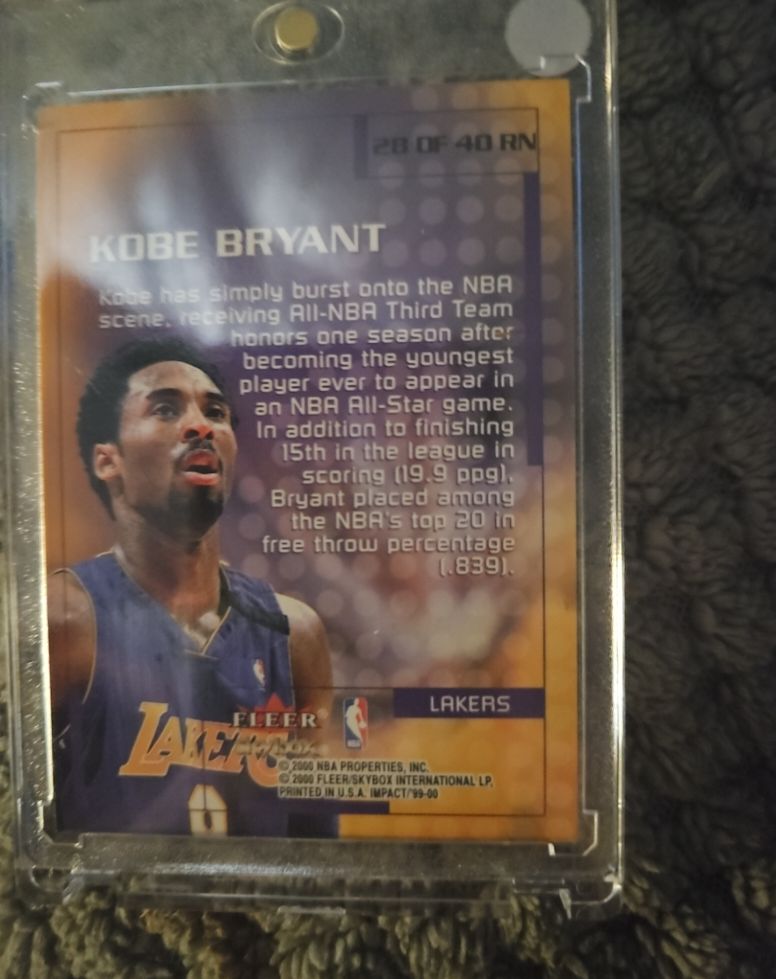 2000 Fleer Impact #28 Kobe Bryant — front