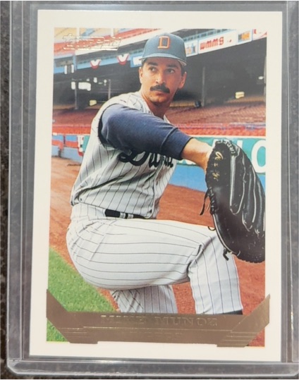 1993 Topps #379 Mike Munoz — front