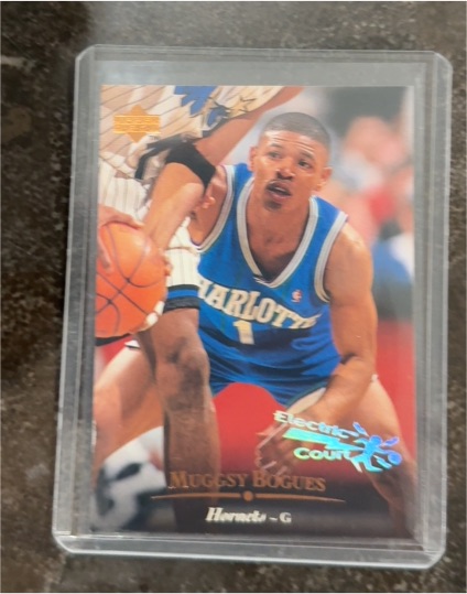 1995-96 Upper Deck #41 Muggsy Bogues Electric Court — front