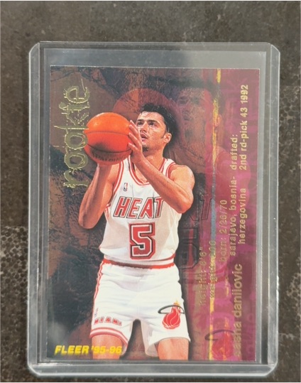 1995-96 Fleer #288 Sasha Danilovic — front