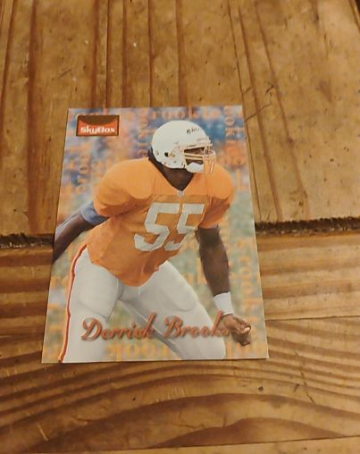 1995 SkyBox Premium #180 Derrick Brooks — front