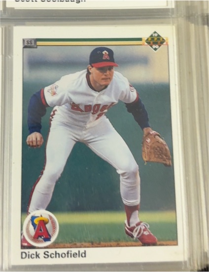 1990 Upper Deck #669 Dick Schofield — front