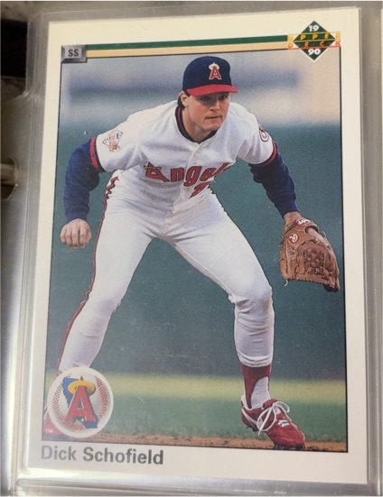 1990 Upper Deck #669 Dick Schofield — front