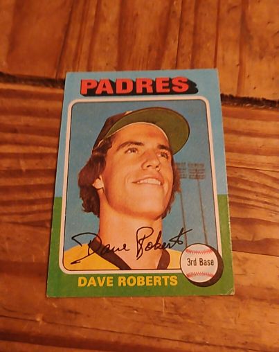 1975 Topps #558 Dave Roberts — front