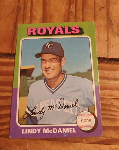 1975 Topps #652 Lindy McDaniel — front