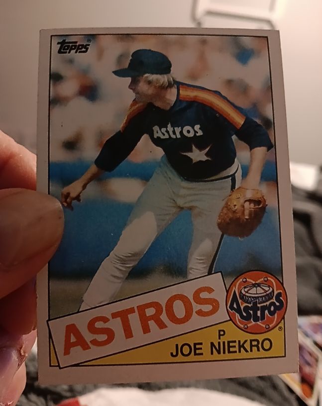 1985 Topps #295 Joe Niekro — front