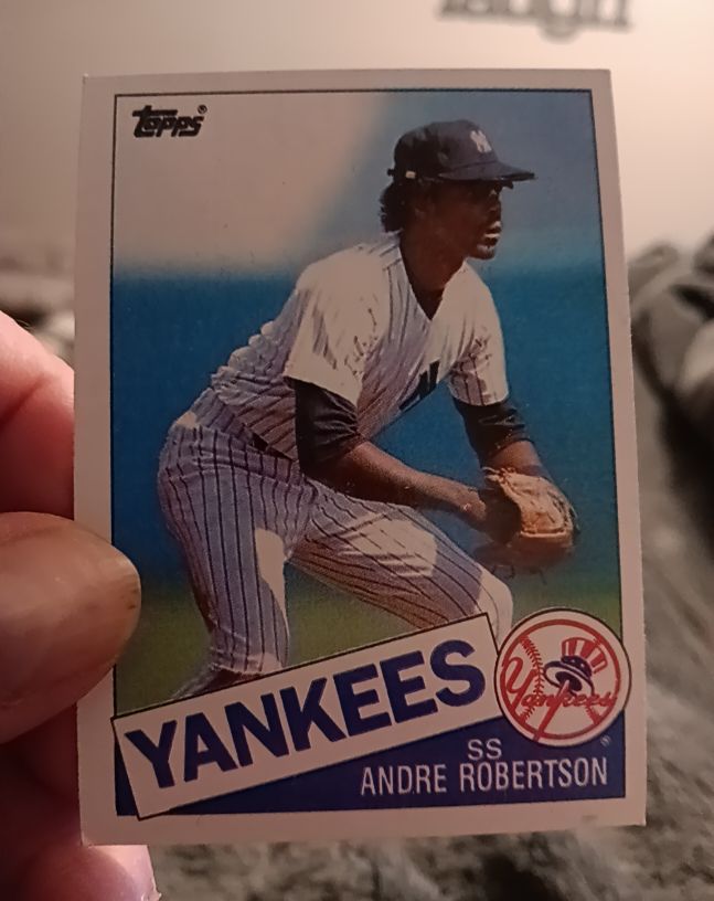 1985 Topps #354 Andre Robertson — front