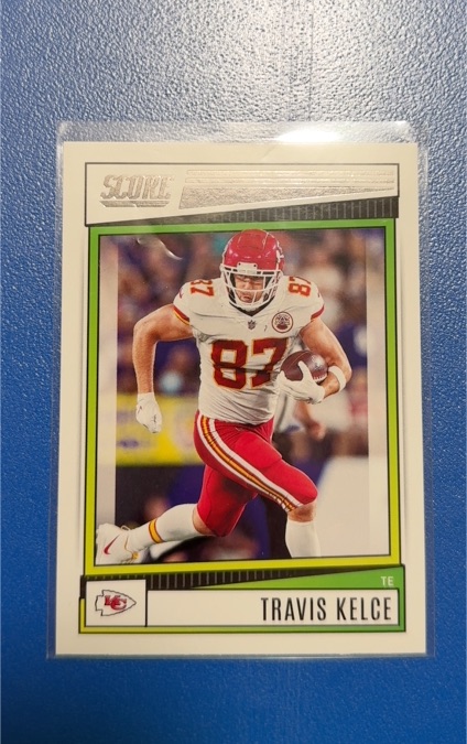 2022 Panini Score #115 Travis Kelce — front
