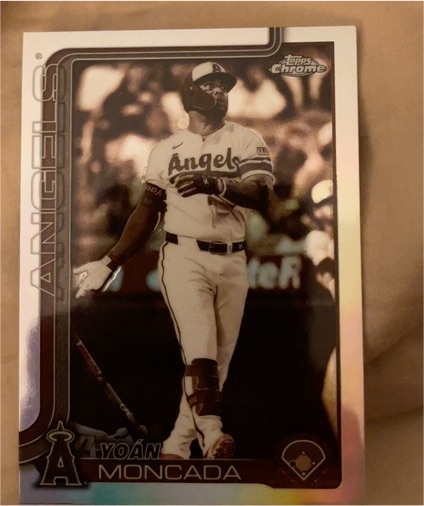 2025 Topps Chrome Update #USC22 Yoán Moncada — front
