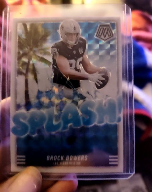 2025 Panini Mosaic #6 Brock Bowers Splash Mosaic Prizm — front
