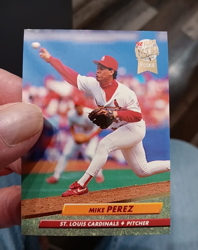 1992 Fleer Ultra #92 Mike Perez — front