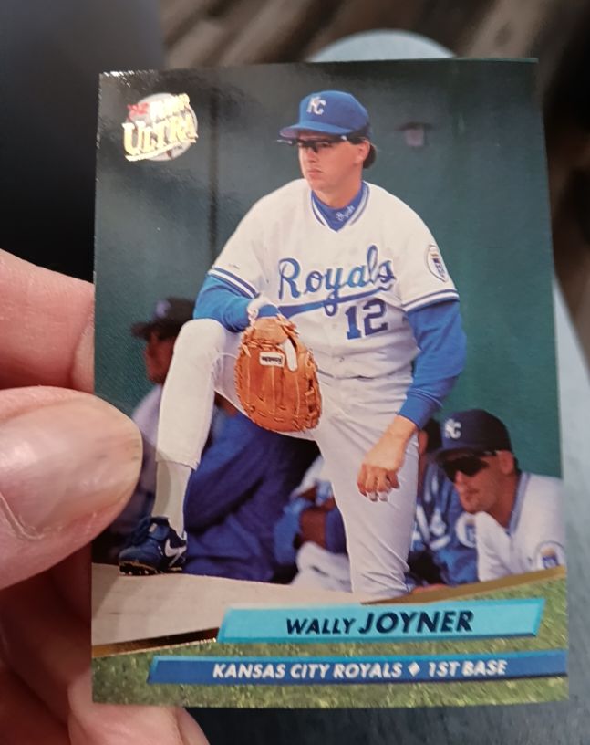 1992 Fleer Ultra #373 Wally Joyner — front
