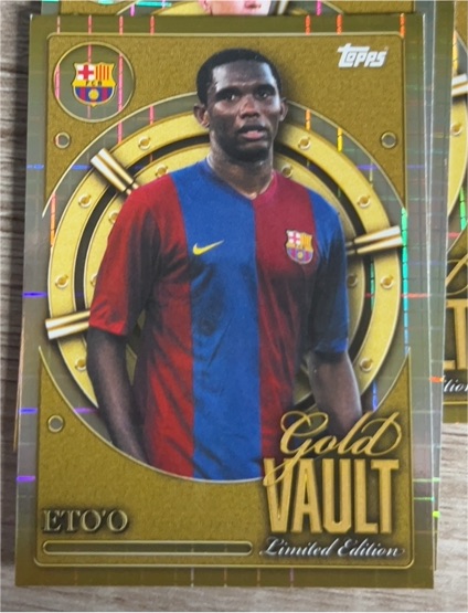 2025-26 Topps FC Barcelona Collector Tin #GV-10 Samuel Eto'o Gold Vault Limited Edition — front
