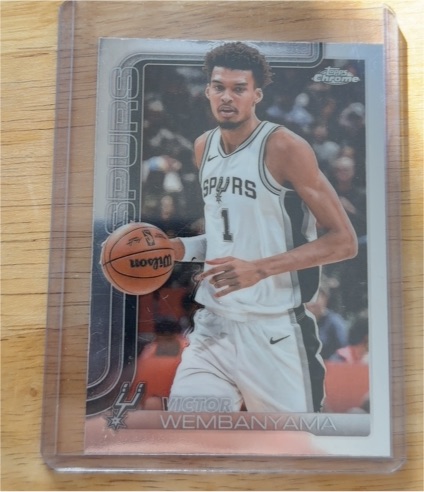 2025-26 Topps Chrome #221 Victor Wembanyama — front