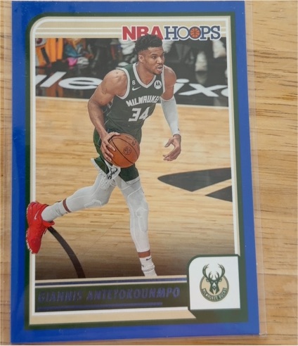 2023-24 Panini NBA Hoops #147 Giannis Antetokounmpo — front