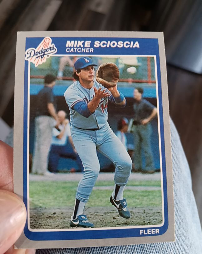 1985 Fleer #385 Mike Scioscia — front
