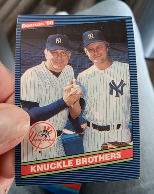 1986 Donruss #645 The Knuckle Brothers Phil Niekro Joe Niekro — front