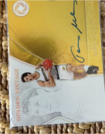 2018-19 Panini Opulence Golden Vintage Oscar Robertson — front