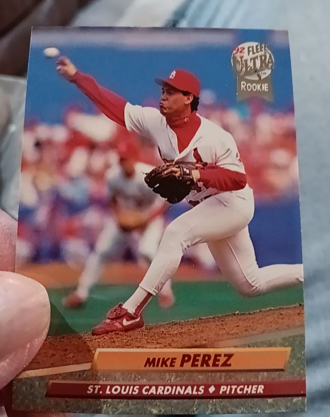 1992 Fleer Ultra #571 Mike Perez — front