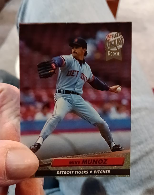 1992 Fleer Ultra #367 Mike Munoz — front