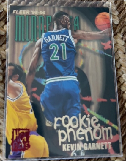1995-96 Fleer Rookie Phenom #1 Kevin Garnett — front