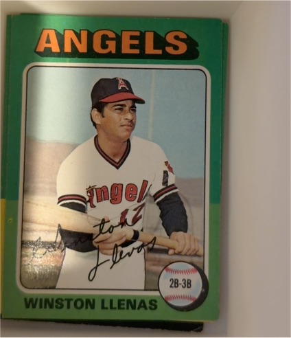 1975 Topps #597 Winston Llenas — front