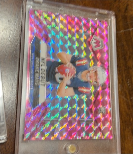 2024 Panini Mosaic NFL Debut #289 Caleb Williams Pink Camo Mosaic Prizm Rookie — front