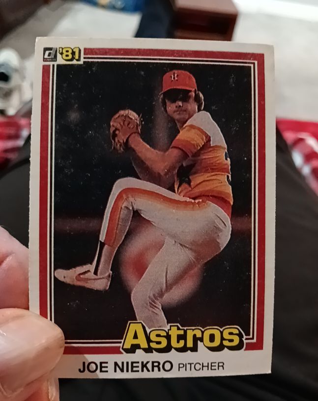 1981 Donruss #380 Joe Niekro — front