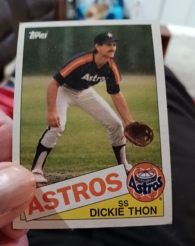 1985 Topps #44 Dickie Thon — front