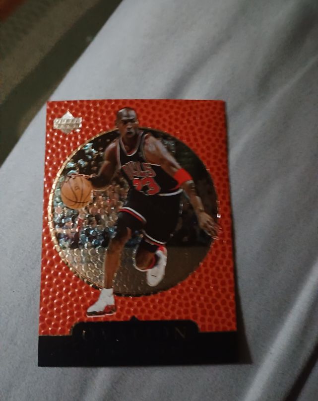 1998 Upper Deck Ovation #7 Michael Jordan — front