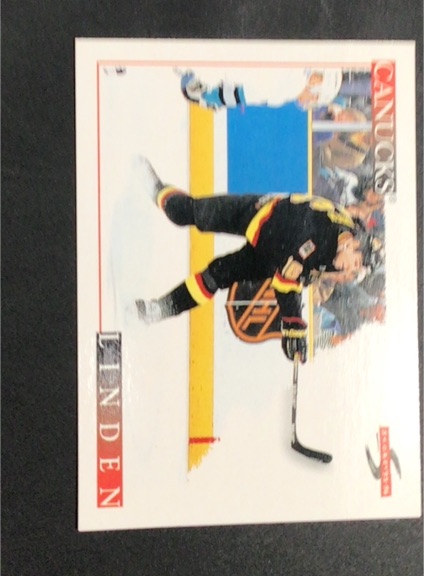 1995-96 Score #208 Trevor Linden — front