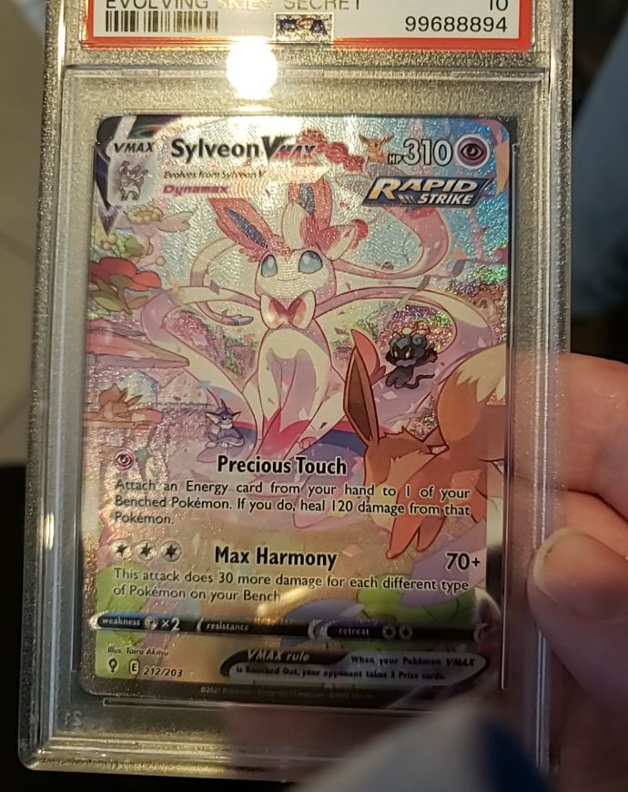 2021 Pokémon Sword & Shield Evolving Skies #212 Sylveon VMAX — front