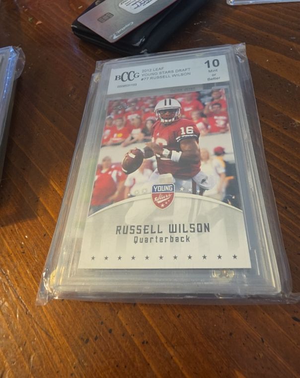 2012 Leaf Young Stars #77 Russell Wilson — front