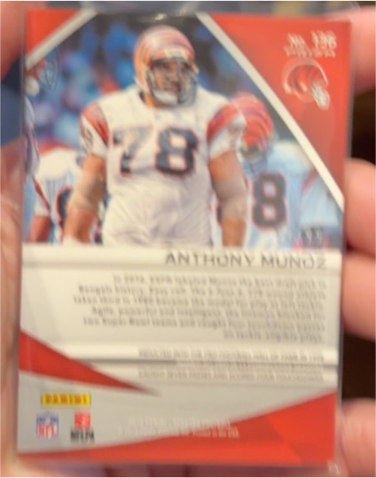 1983 Topps #136 Anthony Munoz — front