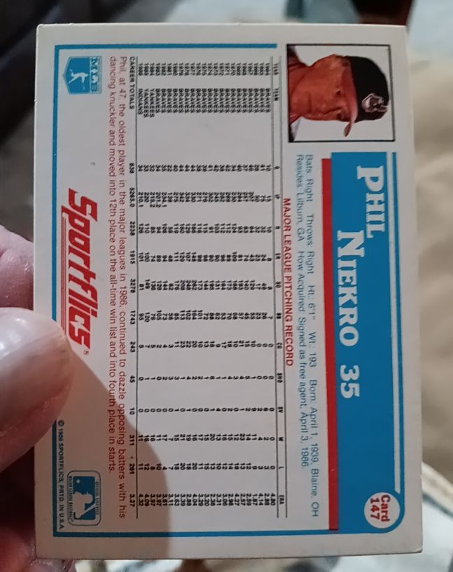 1987 Sportflics #147 Phil Niekro — front