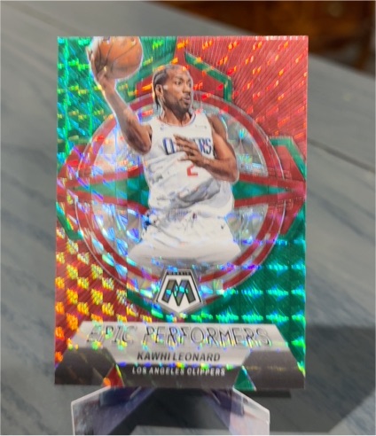 2022-23 Panini Mosaic Epic Performers Green Prizm #18 Kawhi Leonard — front