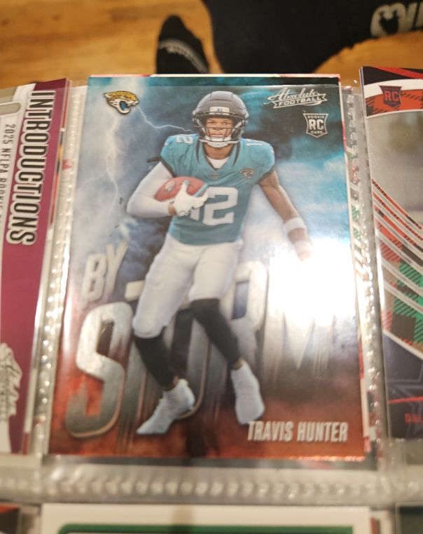 2025 Panini Absolute By Storm #17 Travis Hunter — front