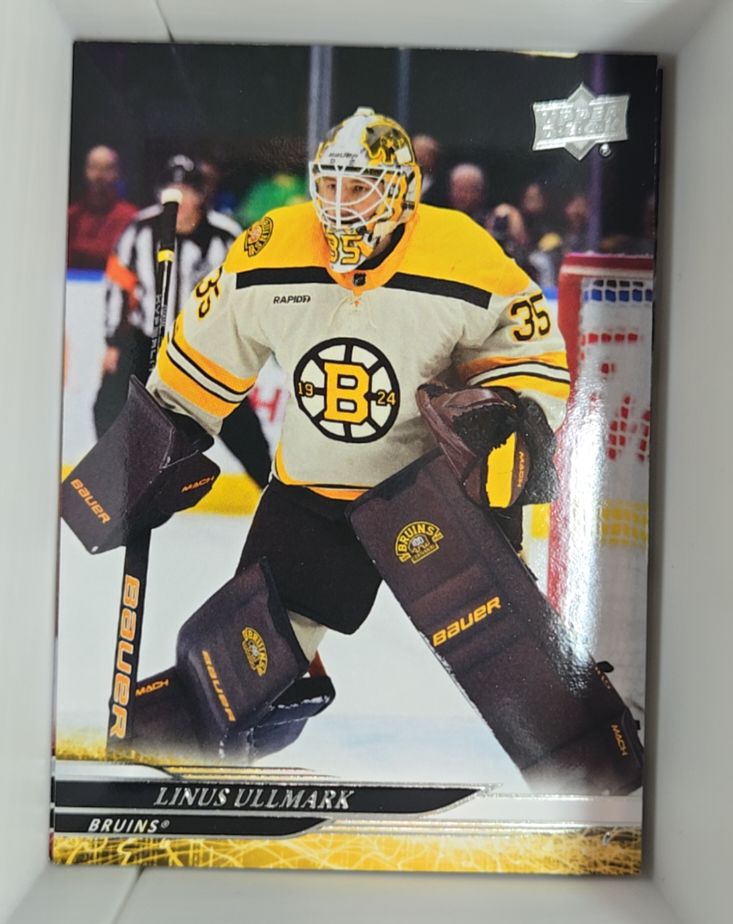 2024-25 Upper Deck Series 1 #18 Linus Ullmark — front