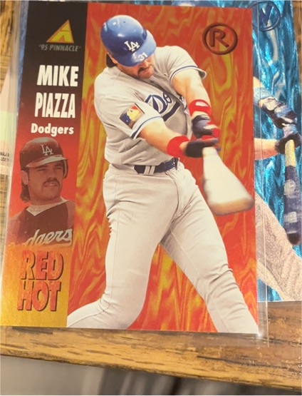 1995 Pinnacle Red Hot #RH5 Mike Piazza — front